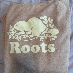 Roots Hoodie 🦫